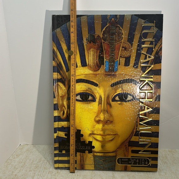 Tutankhamun Deluxe Jigsaw Puzzle Book - Picture 16 of 17
